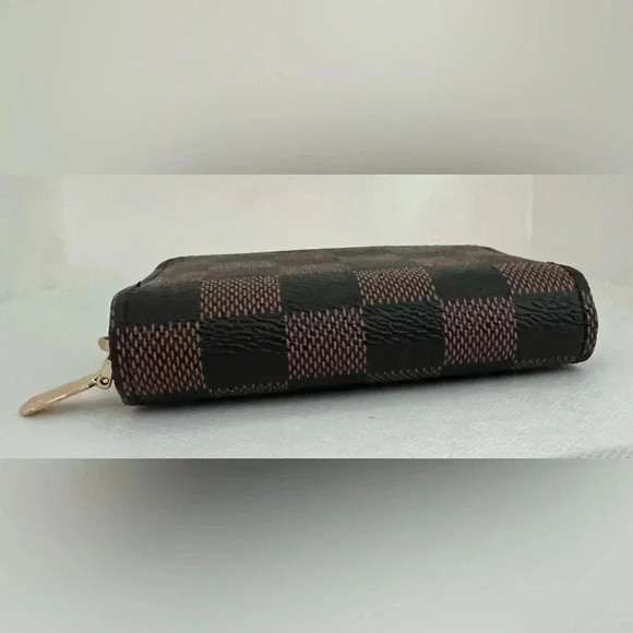 Card wallet | classic zippy look, brown & black check. . - Picture 3 of 11